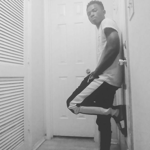 Meet your Posher, Tamba - Picture 1 of 1